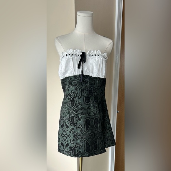 URBAN OUTFITTERS Kimchi Blue Antoinette Paisley Strapless Romper size large - Picture 6 of 11